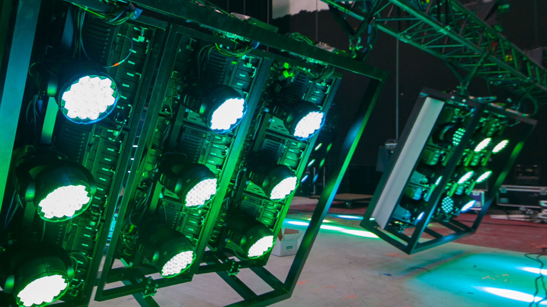 For the Nena tour 'Nichts Versäumt –Tour 2018', PRG has developed a movable special construction.