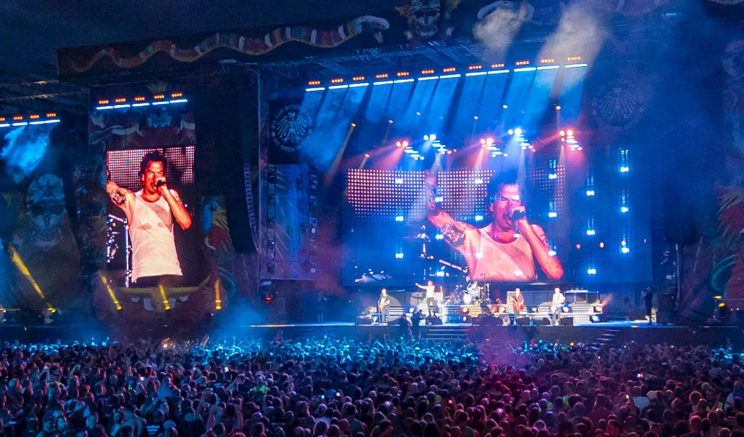 PRG provides a curved MC-18 LED wall in the back of the stage as a special construction for the "Die Toten Hosen" Tour