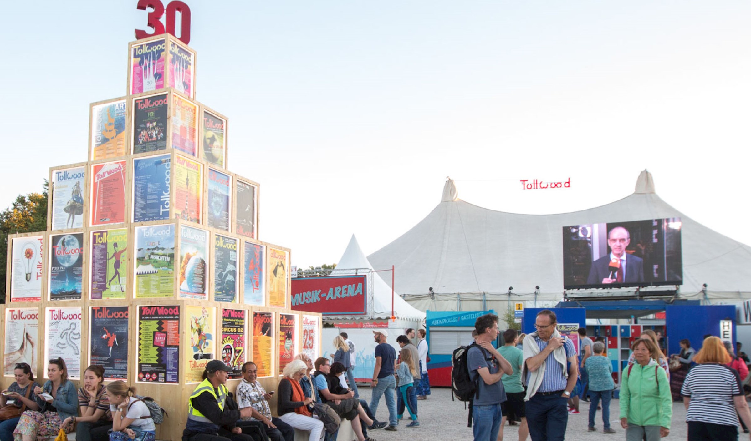 PRG was in charge of all event technology at the Tollwood Festival as their technical Full Service Provider: light, sound and video technology as well as rigging and stage construction.