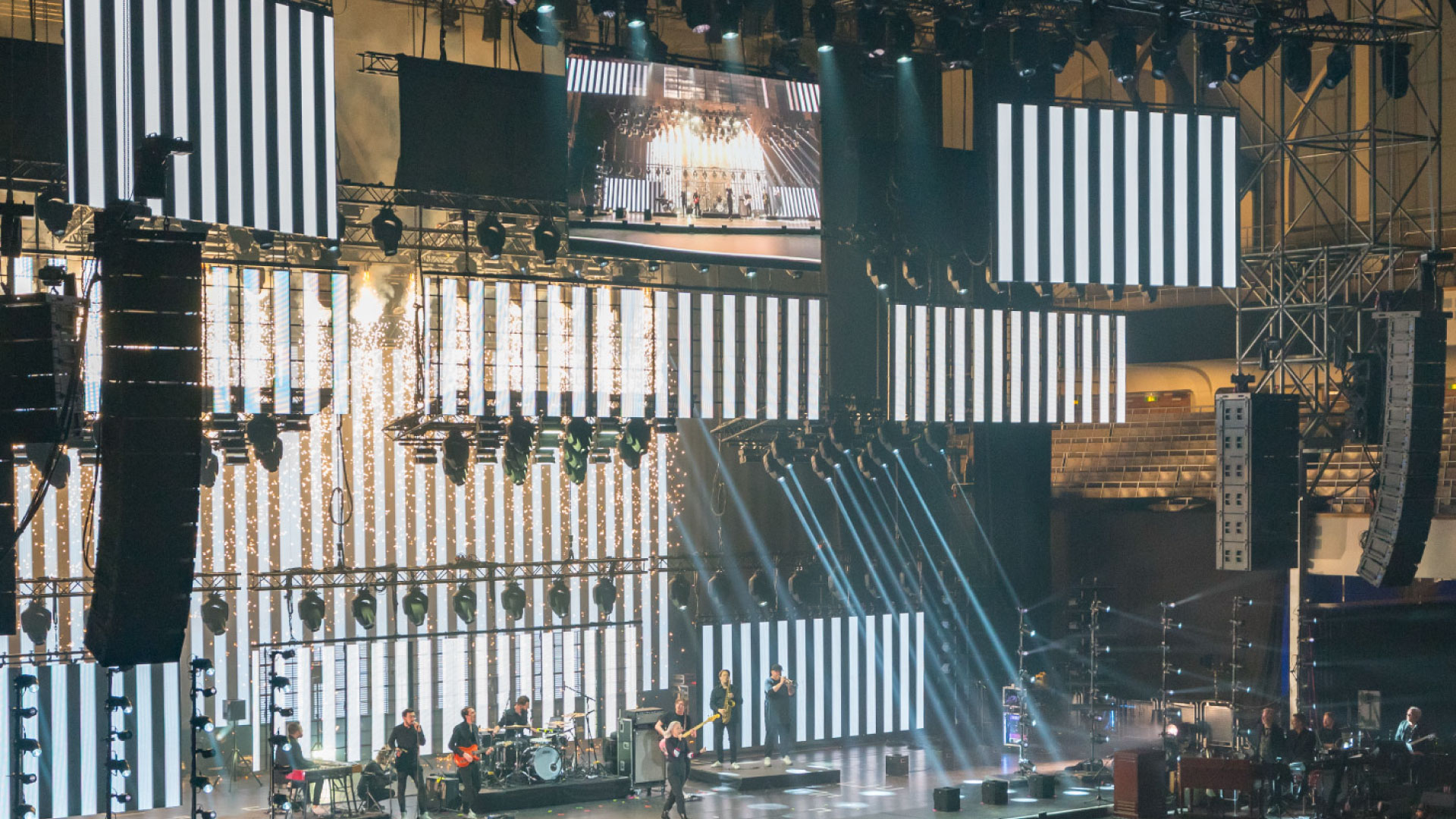 There was a new arrival in PRG's Hamburg warehouse: state-of-the-art, high-performance and high-quality audio technology! First used at this year's LEA Awards & Prolight + Sound