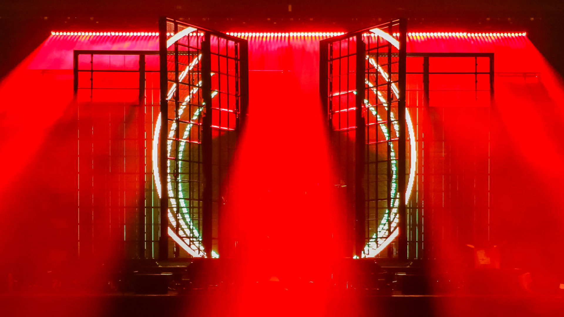 For Etienne de Crécy’s new tour, Space Echo, PRG Projects integrated their unique highly transparent PURE10 screens within the SpinIt, a custom developed rotating frame solution to meet the design needs for this specific tour.