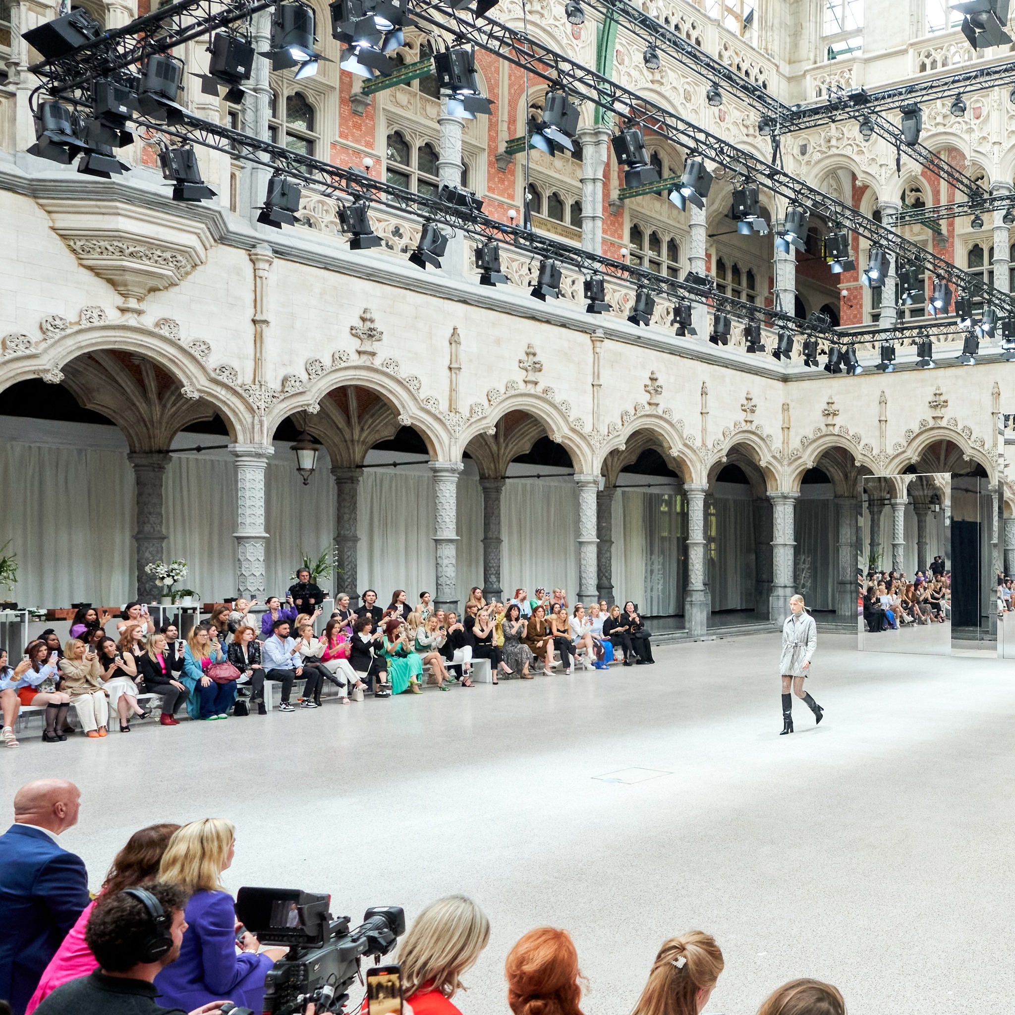 PRG Belgium had the pleasure of collaborating with DDMC Event Design on the recent presentation of the upcoming C&A Autumn Winter collection.