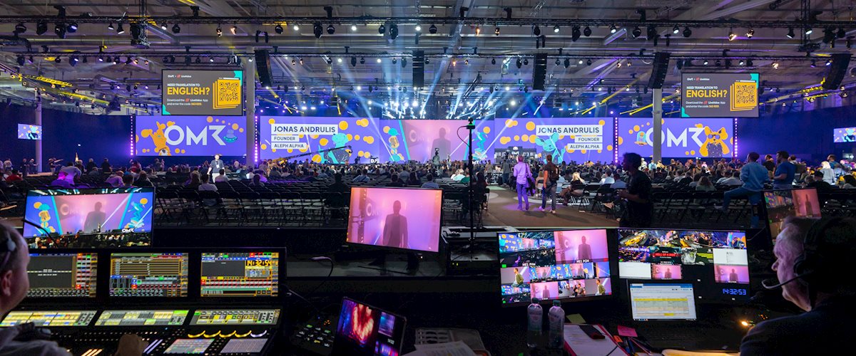 With video, lighting, rigging and audio technology as well as stage and decor construction, PRG created the perfect atmosphere for the OMR Festival 2023 in Hamburg