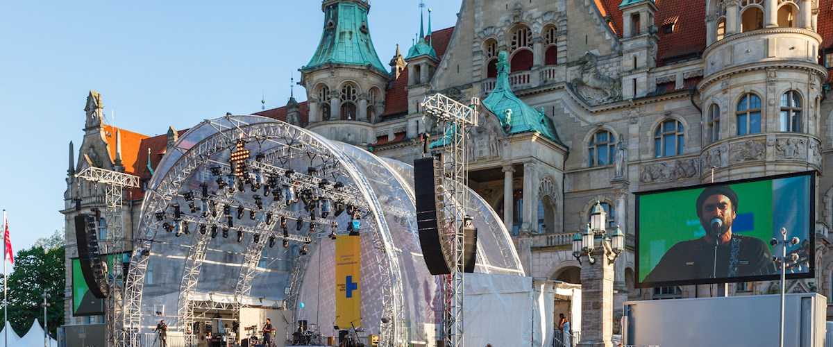 PRG supported the live communication of the 39th Kirchentag with high-resolution LED trucks and containers at two central event locations in downtown Hanover.