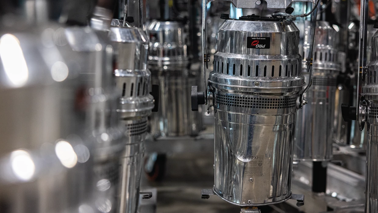 Creative Director Tobias Rylander envisioned a bold ’80s throwback, anchored by VL800 Vari-Lite fixtures delivering a modern take on classic PAR-can looks which PRG integrated and delivered on deadline. 