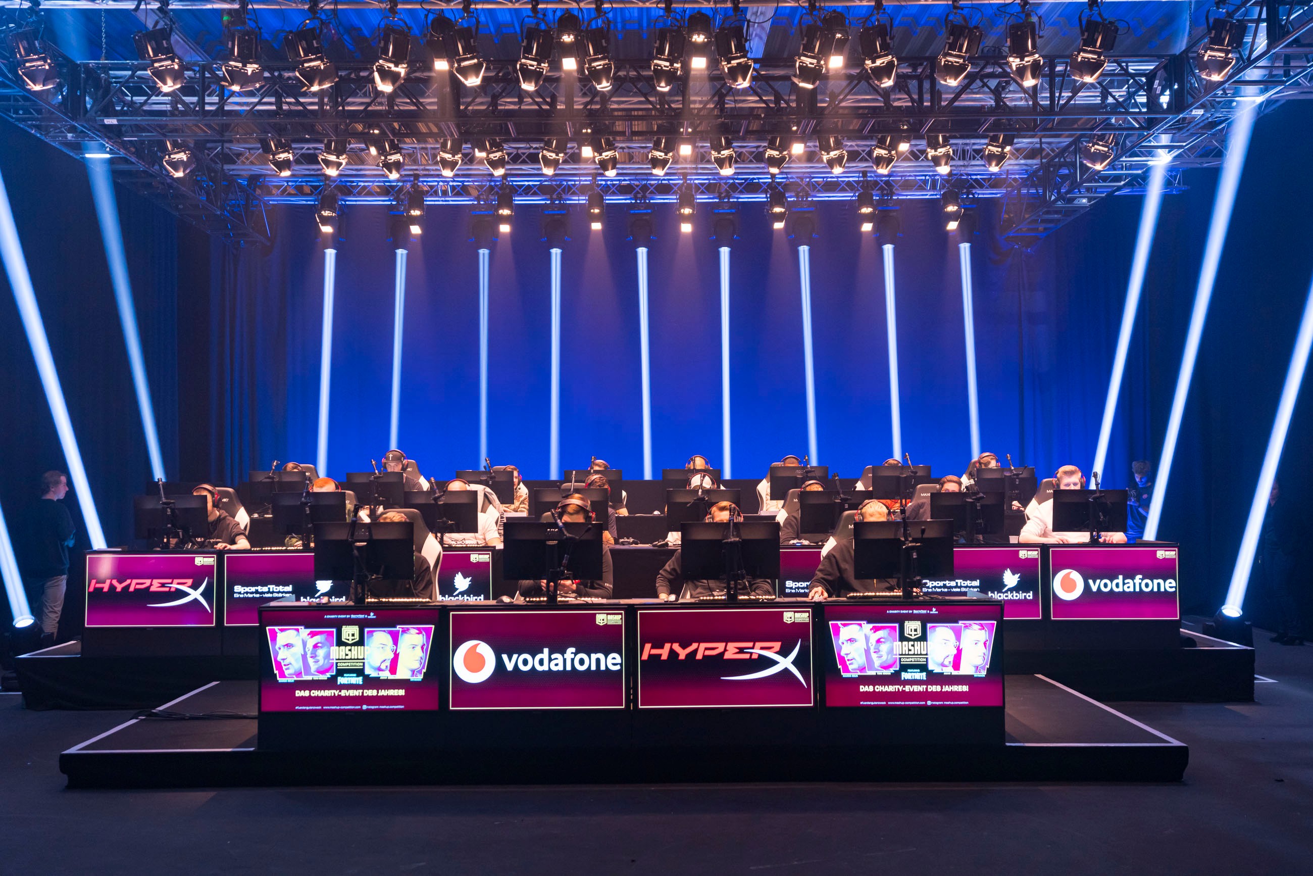 At the "Mashup Competition" in December 2019, professional footballers, influencers, Fortnite stars and players from the community battled with and against each other to collect as many donations as possible. The competition took place at the Cinegate Studio in Cologne.