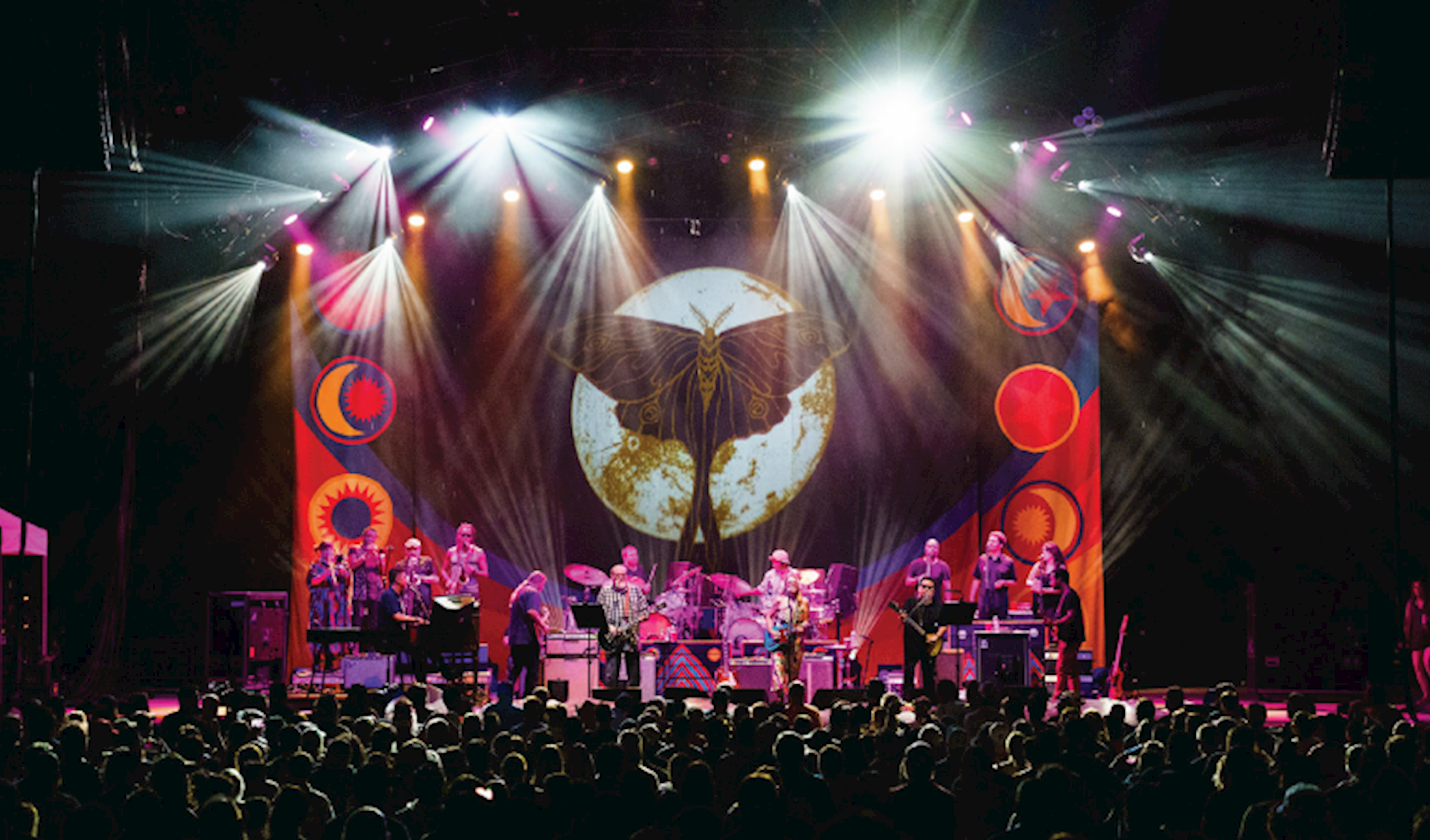 tedeschi-trucks-bands-wheels-of-soul-tour-hits-the-road-with-l-acoustics